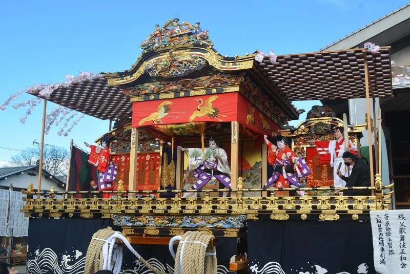 A float opened up into a kabuki stage, with costumed actors performing during the Chichibu festival