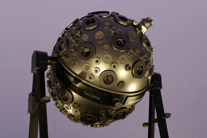 The Carl Zeiss star projector used in the Nagoya City Science Museum planetarium