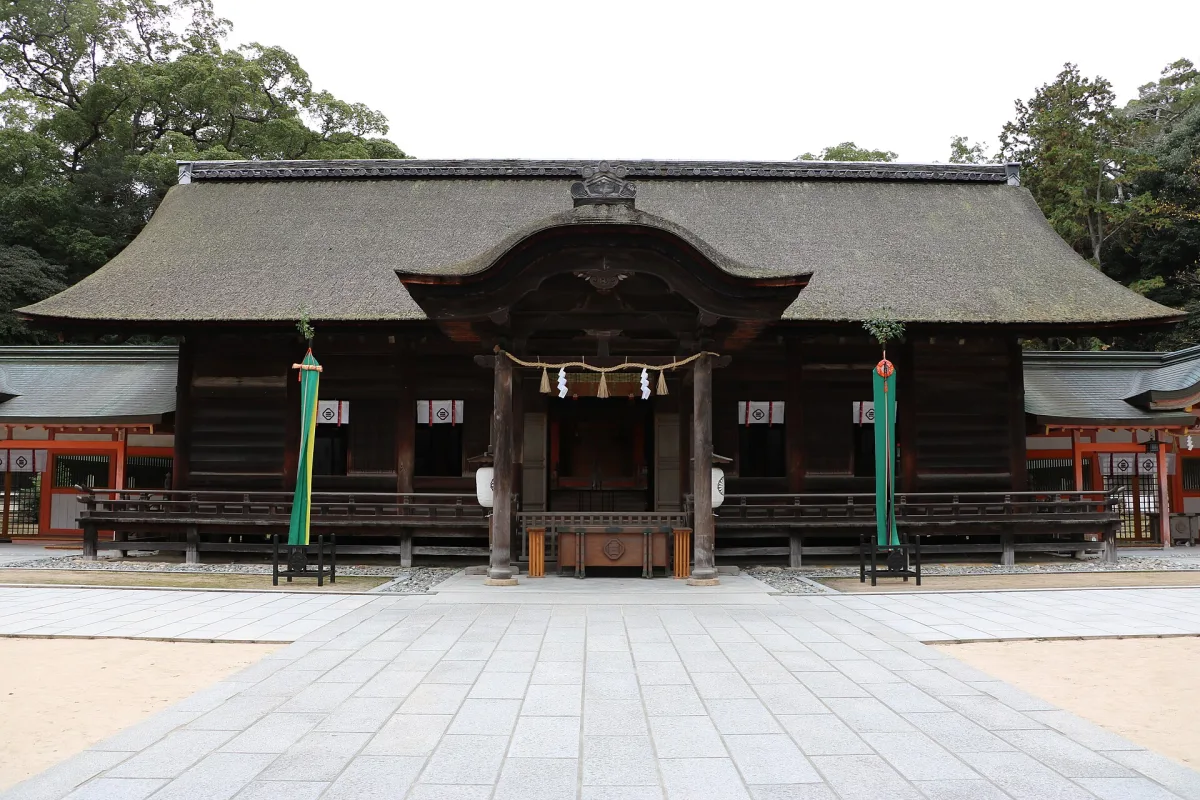 Worship hall of Oyamazumi Shrine on Omishima island, seen across the stone-paved courtyard
