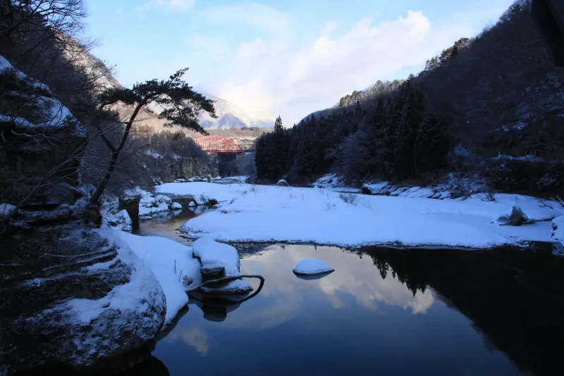 Snow-covered riverbanks and cliffs of the Okawa River gorge at To-no-Hetsuri in winter