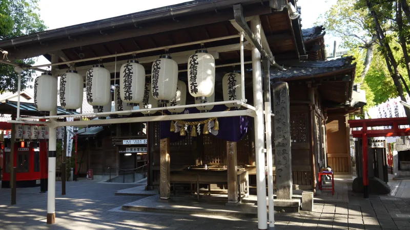 Wooden shrine hall hung with white paper lanterns at Chiyobo Inari Shrine