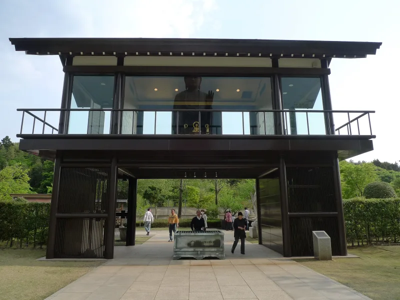 The Hakken-mon gate on the approach to the Ushiku Daibutsu grounds