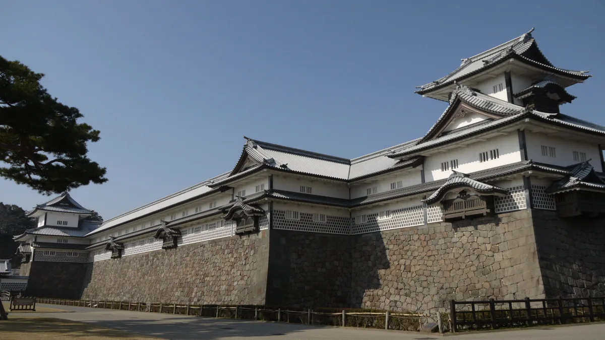White-walled Hishi Yagura turret and Gojikken Nagaya on tall stone walls at Kanazawa Castle
