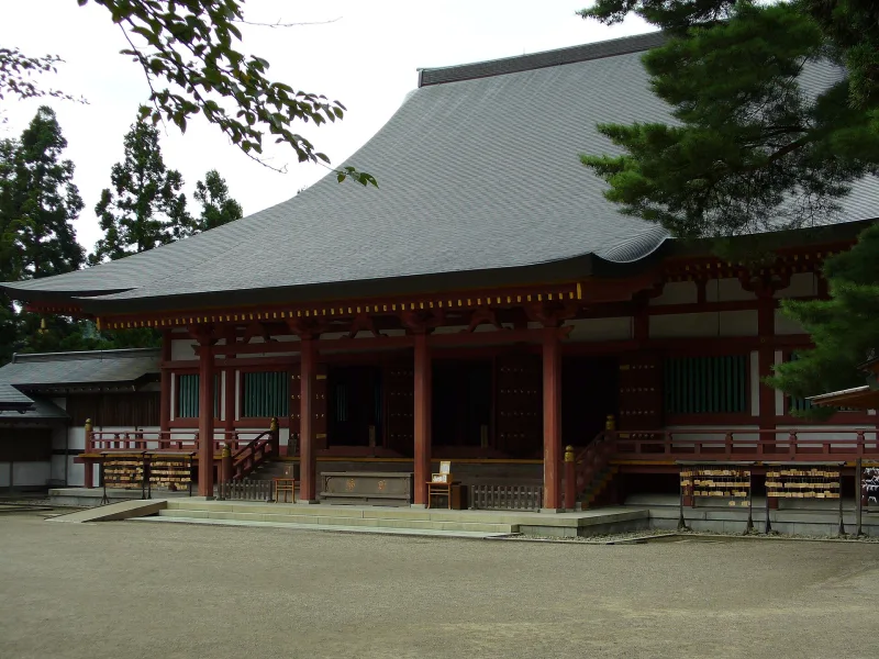 The main hall of Motsuji Temple with its red pillars and wide grey roof