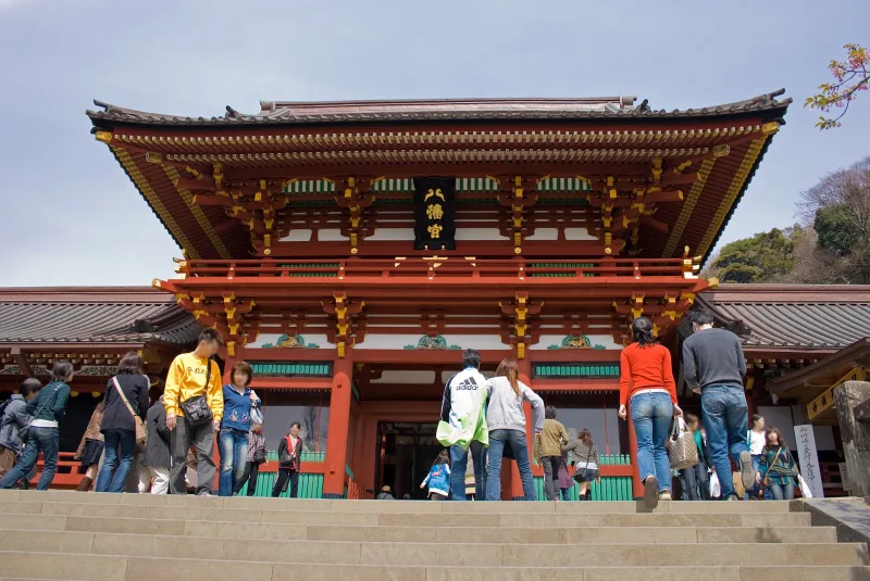 Red gate of the main shrine at Tsurugaoka Hachimangu with visitors