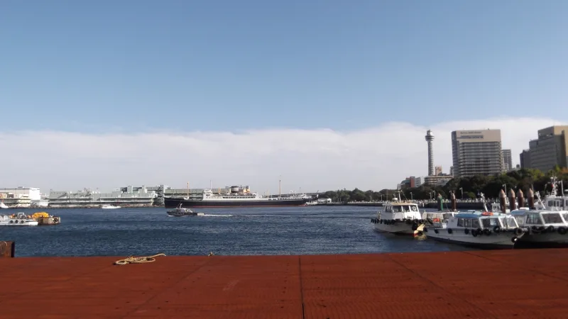Yokohama harbour with boats seen from the edge of Yamashita Park