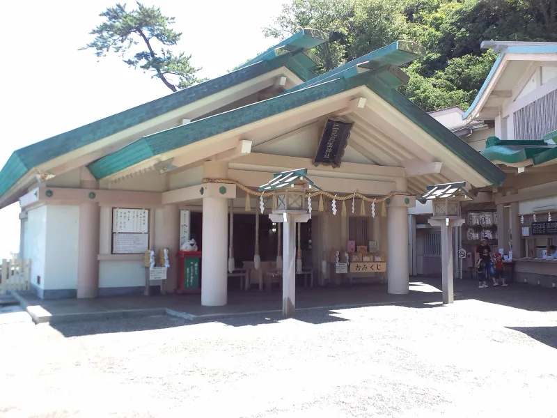 Worship hall of Futami Okitama Shrine with a green roof and white paper streamers
