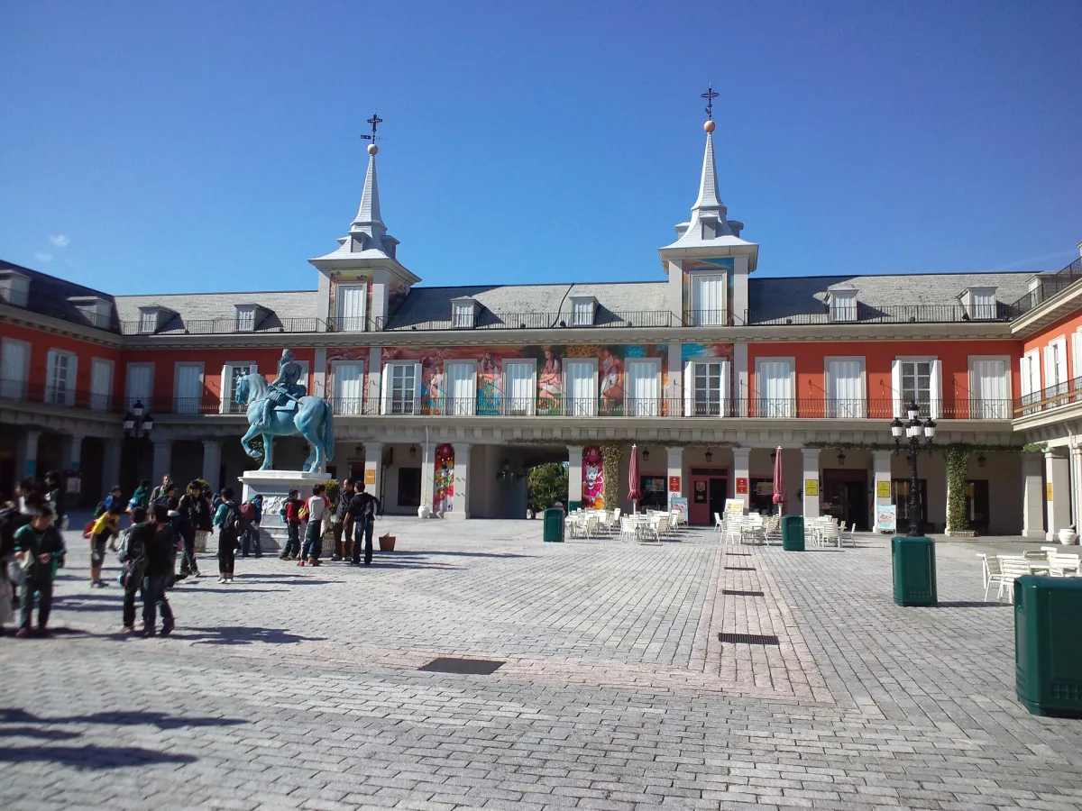 Plaza Mayor replica with twin spires and an equestrian statue at Parque España, Shima Spain Village