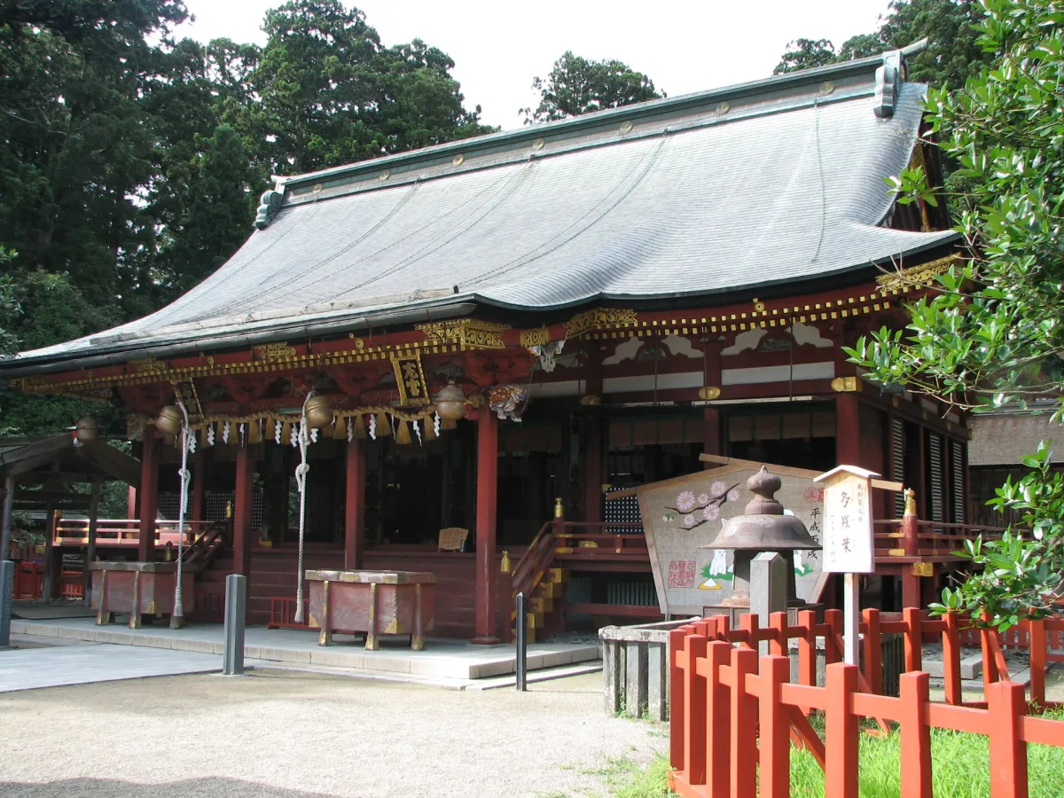 Red-lacquered worship hall of the Left and Right shrines at Shiogama Shrine