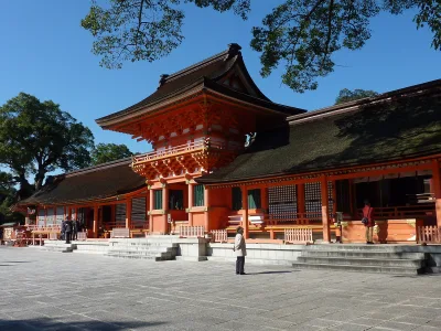 The vermilion Nanchu Romon gate and roofed corridors of Usa Jingu's upper shrine
