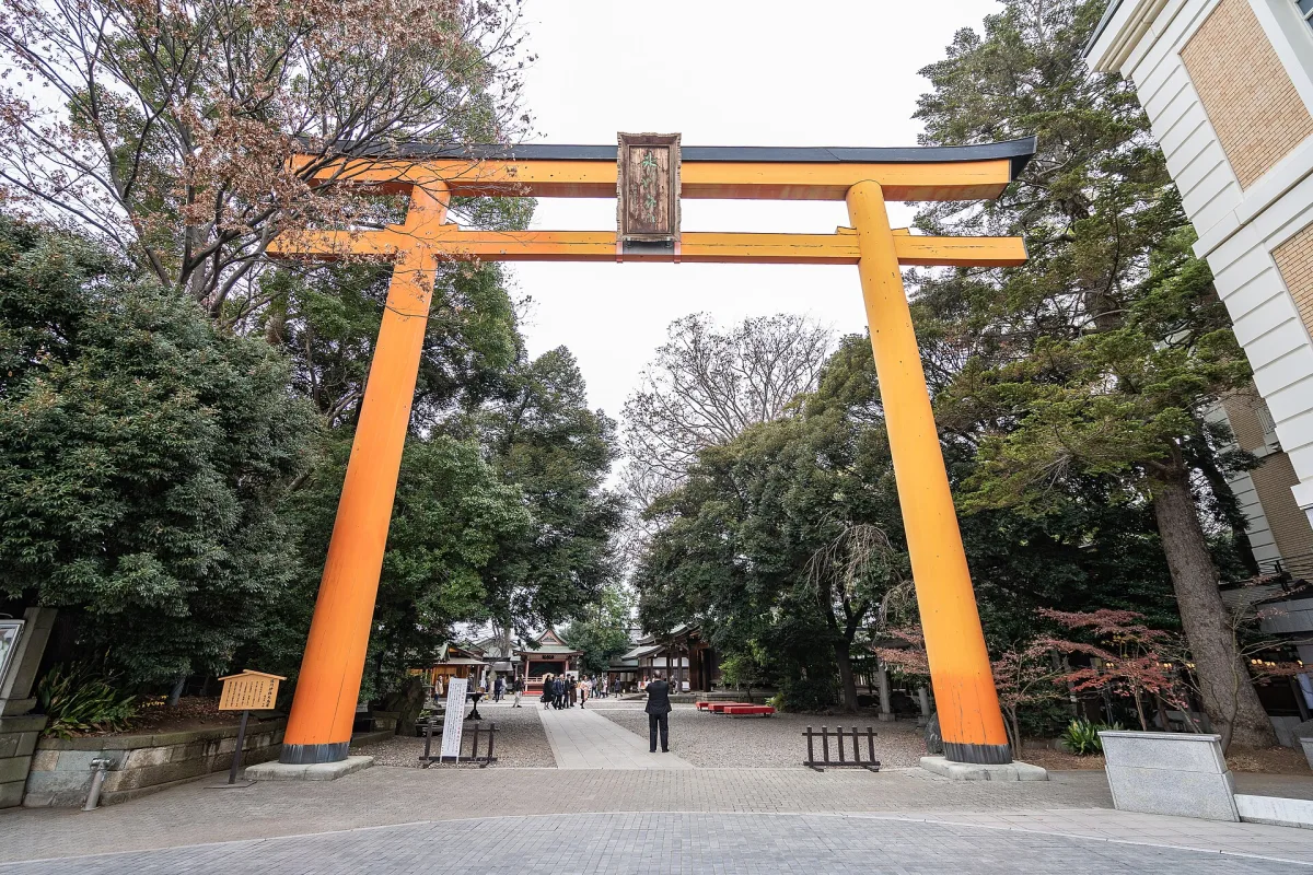 The tall orange wooden torii gate at the entrance of Kawagoe Hikawa Shrine