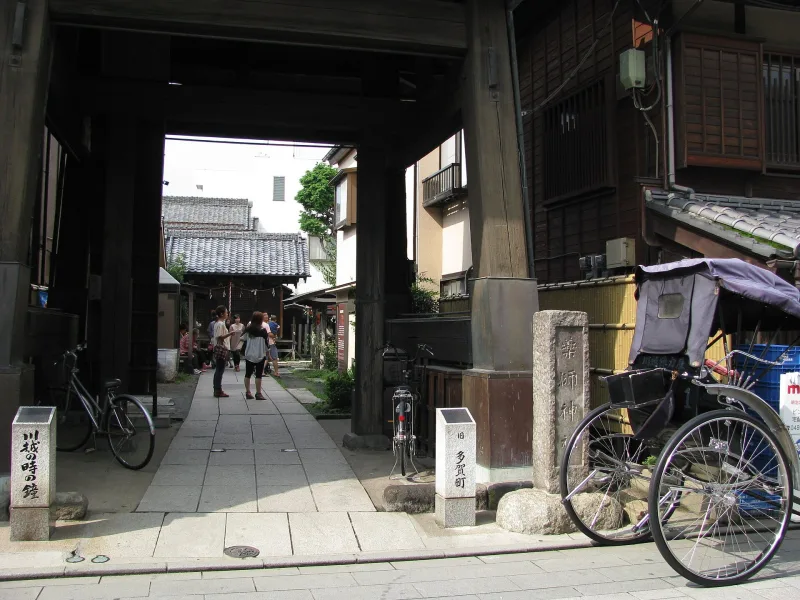 The passage beneath the Toki no Kane bell tower leading to Yakushi Shrine in Kawagoe