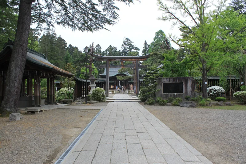Stone-paved approach and torii gate of Uesugi Shrine on the Yonezawa Castle site